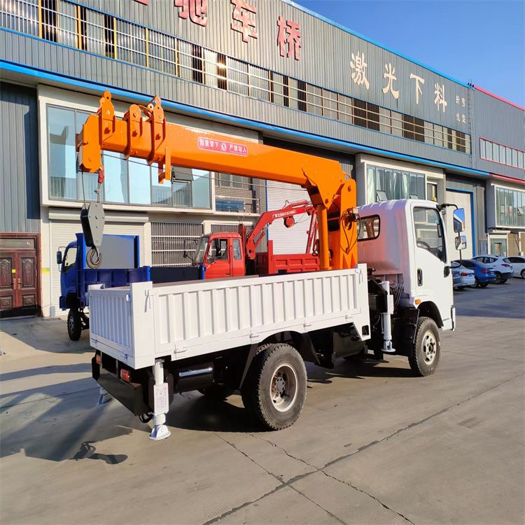 双阳区三轮随车吊定制 农用改装机自备吊中瑞长期出售
